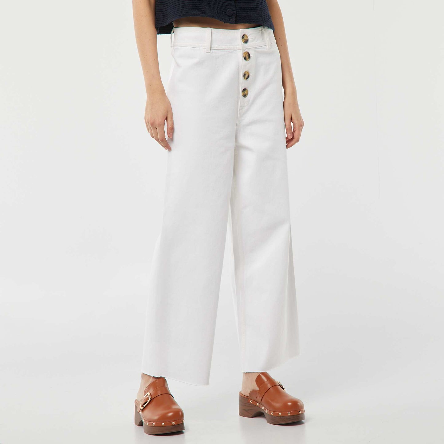 Wide-leg jeans with stylish button fastening WHITE
