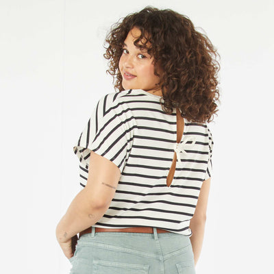 Short-sleeved T-shirt with open back BLUE