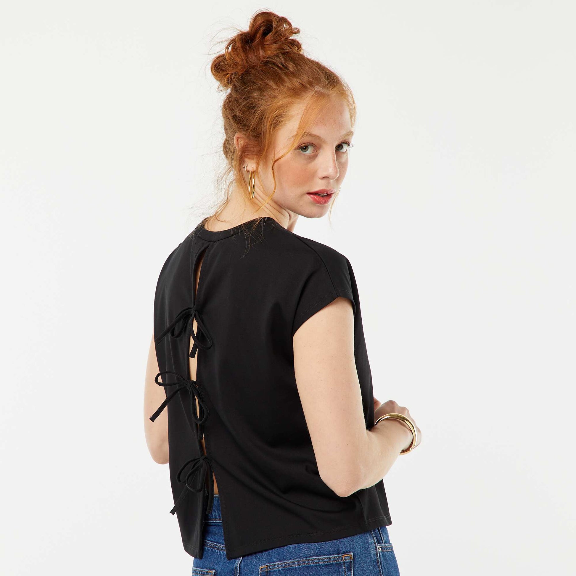 Short-sleeved T-shirt with open back BLACK