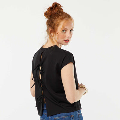 Short-sleeved T-shirt with open back BLACK