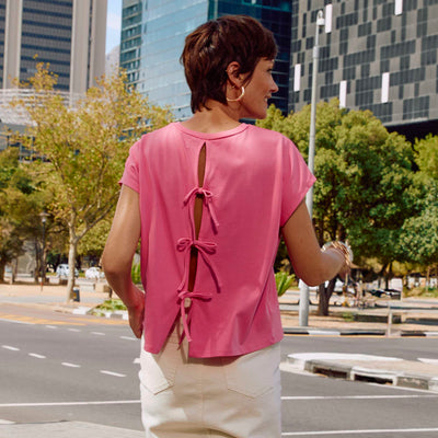 Short-sleeved T-shirt with open back PINK